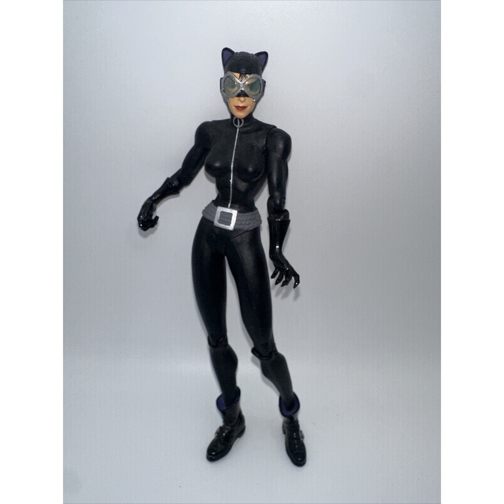 DC Direct / DC Universe Classics CATWOMAN wearing‎ Goggles HTF RARE!